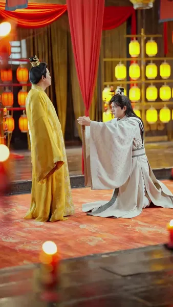 แสงหิ่งห้อยไม่อาจเทียบแสงจันทรา