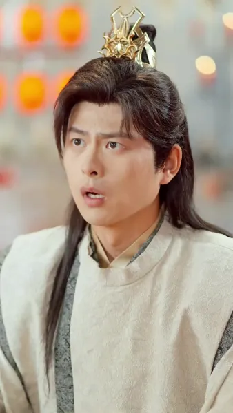 แสงหิ่งห้อยไม่อาจเทียบแสงจันทรา