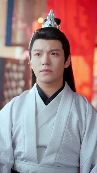 แสงหิ่งห้อยไม่อาจเทียบแสงจันทรา