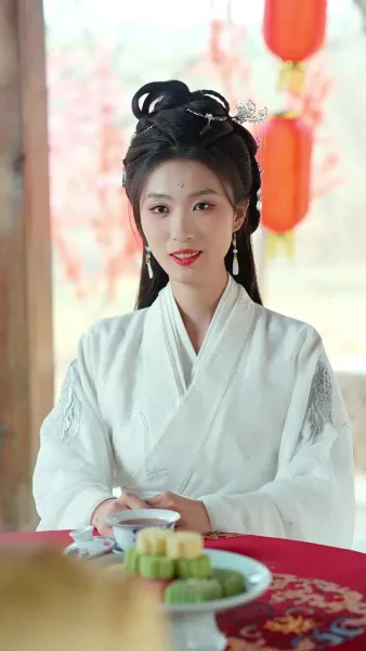 แสงหิ่งห้อยไม่อาจเทียบแสงจันทรา