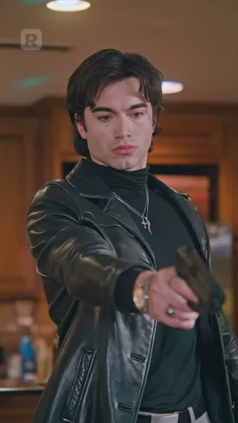 ใต้ปีกเจ้าพ่อมาเฟีย