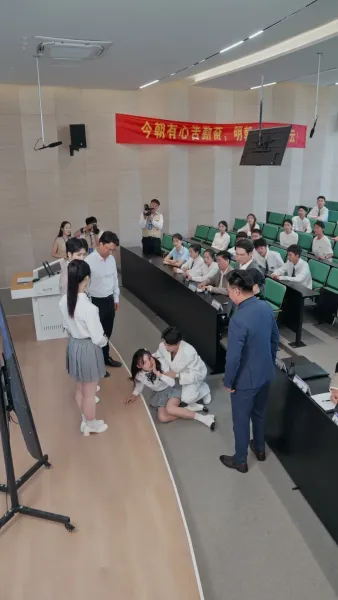 จากเด็กม.6บ้านนอก สู่คุณหนูตัวจริงตระกูลรวย