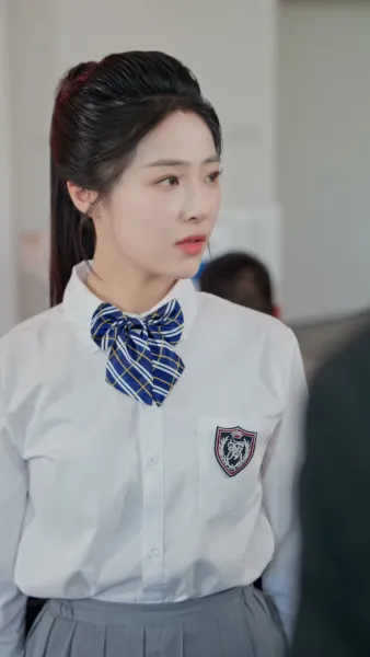 จากเด็กม.6บ้านนอก สู่คุณหนูตัวจริงตระกูลรวย