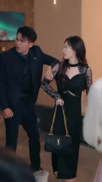 ตกหลุมรักนายในเรื่องแต่ง