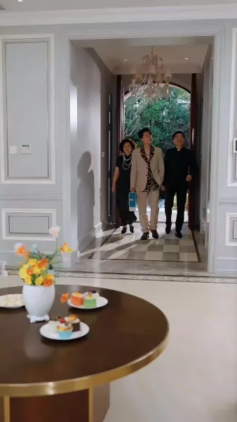 คุณพ่อส่งของ มหาเศรษฐี(พากย์เสียง)