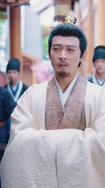 เธอคือยอดปราชญ์ แต่พ่อของเธอเป็นอ๋อง