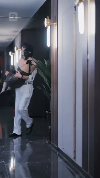 จมดิ่งในราตรีขาว