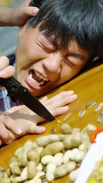 เอาชีวิตรอด ในแดนร้าง(พากย์เสียง)