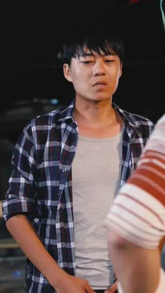 เอาชีวิตรอด ในแดนร้าง(พากย์เสียง)