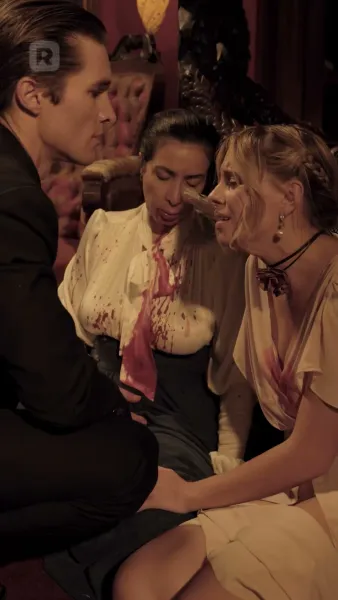 ถูกมัดมาด้วยความแค้น: นอนกับศัตรู