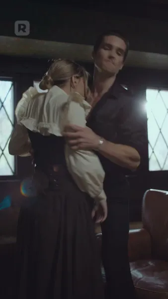 ถูกมัดมาด้วยความแค้น: นอนกับศัตรู