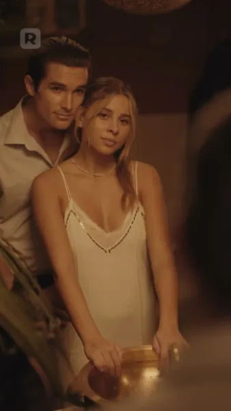 ถูกมัดมาด้วยความแค้น: นอนกับศัตรู