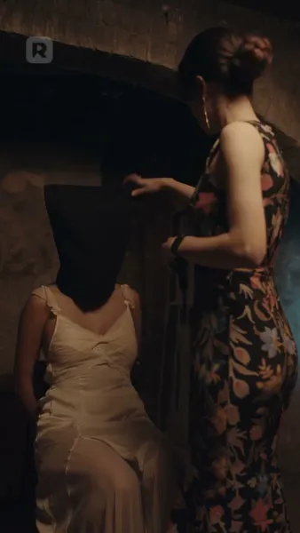 ถูกมัดมาด้วยความแค้น: นอนกับศัตรู