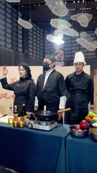 เชฟผมสีเงิน