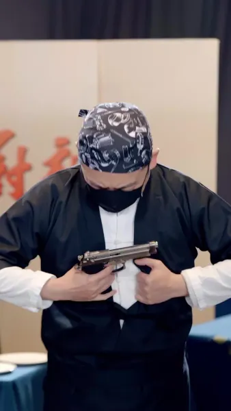 เชฟผมสีเงิน