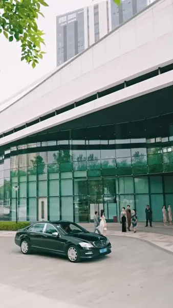 ขอโทษนะ ฉันเป็นลูกเศรษฐีจ้ะ