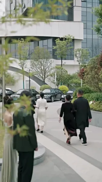 ขอโทษนะ ฉันเป็นลูกเศรษฐีจ้ะ