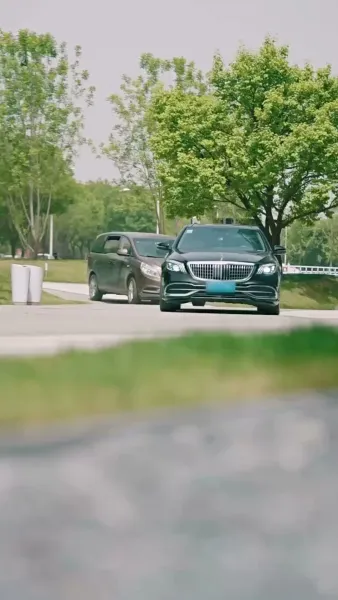 ขอโทษนะ ฉันเป็นลูกเศรษฐีจ้ะ