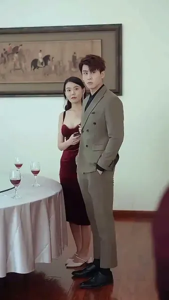 หลังจากการหย่าร้าง ชายคนเก่าขอแต่งงานอีกครั้งในภาวะที่ร้องไห้