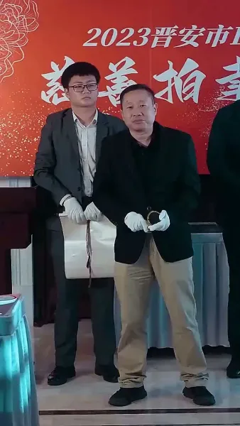 หลังจากการหย่าร้าง ชายคนเก่าขอแต่งงานอีกครั้งในภาวะที่ร้องไห้