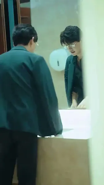 หลังจากการหย่าร้าง ชายคนเก่าขอแต่งงานอีกครั้งในภาวะที่ร้องไห้