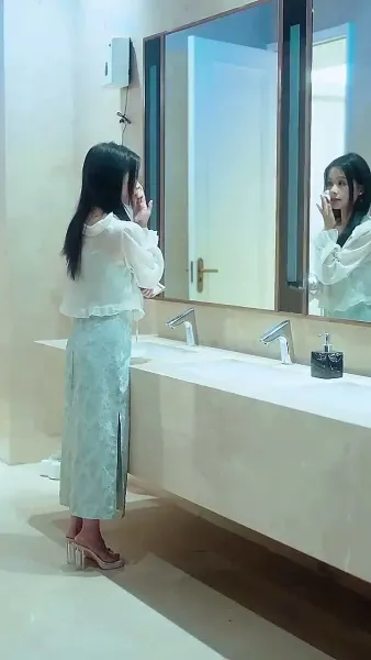 หลังจากการหย่าร้าง ชายคนเก่าขอแต่งงานอีกครั้งในภาวะที่ร้องไห้