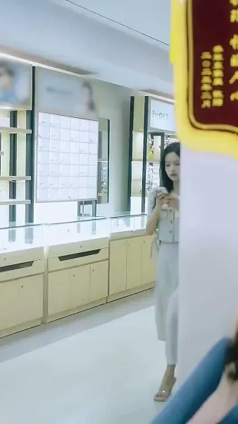 หลังจากการหย่าร้าง ชายคนเก่าขอแต่งงานอีกครั้งในภาวะที่ร้องไห้