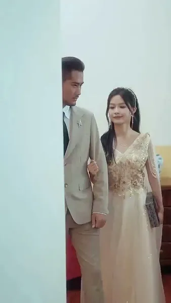 หลังจากการหย่าร้าง ชายคนเก่าขอแต่งงานอีกครั้งในภาวะที่ร้องไห้