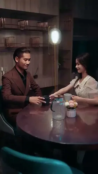 หลังจากการหย่าร้าง ชายคนเก่าขอแต่งงานอีกครั้งในภาวะที่ร้องไห้