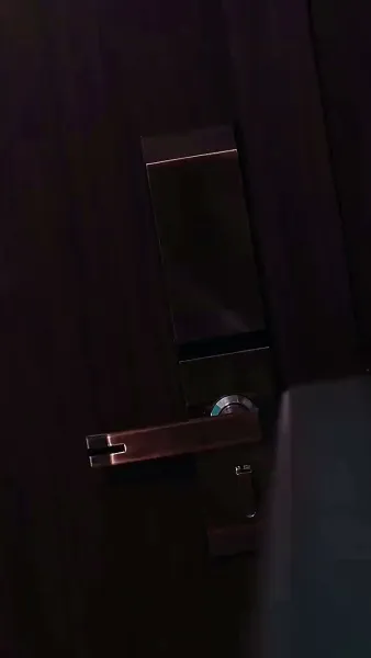 หลังจากการหย่าร้าง ชายคนเก่าขอแต่งงานอีกครั้งในภาวะที่ร้องไห้