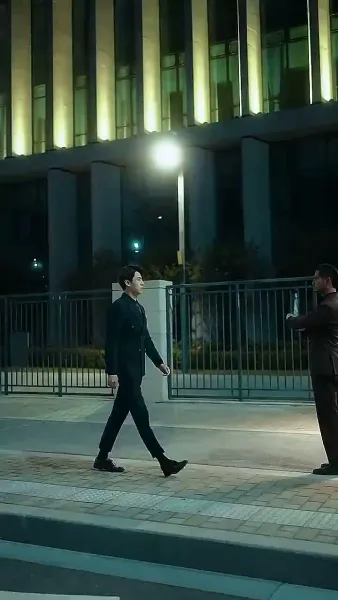 หลังจากการหย่าร้าง ชายคนเก่าขอแต่งงานอีกครั้งในภาวะที่ร้องไห้