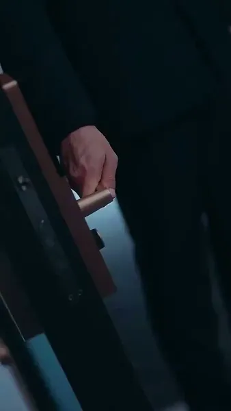 หลังจากการหย่าร้าง ชายคนเก่าขอแต่งงานอีกครั้งในภาวะที่ร้องไห้