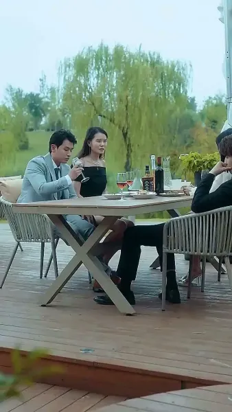 หลังจากการหย่าร้าง ชายคนเก่าขอแต่งงานอีกครั้งในภาวะที่ร้องไห้