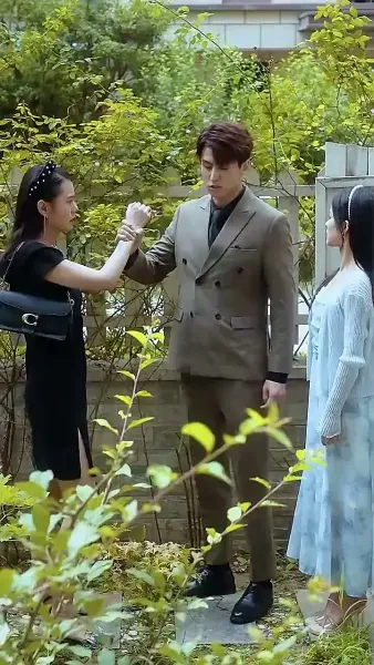 หลังจากการหย่าร้าง ชายคนเก่าขอแต่งงานอีกครั้งในภาวะที่ร้องไห้