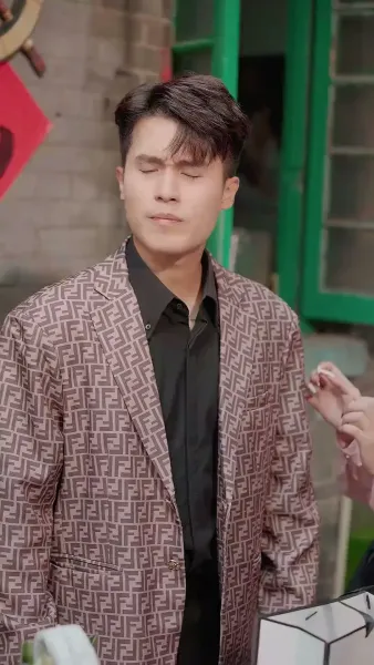 (พากย์เสียง) ความมืดใต้ดวงอาทิตย์