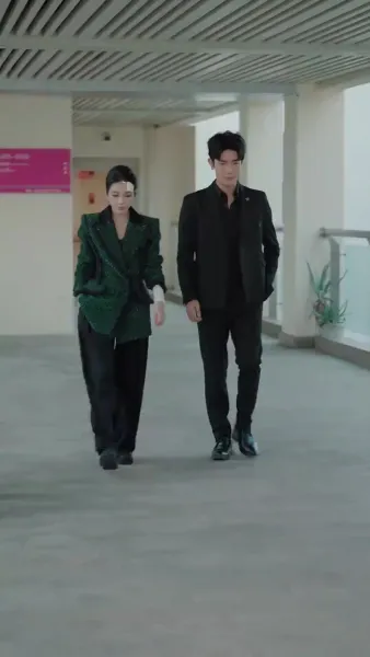 (พากย์เสียง) ความมืดใต้ดวงอาทิตย์