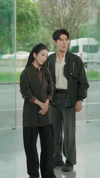 (พากย์เสียง) ความมืดใต้ดวงอาทิตย์