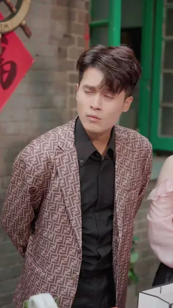 (พากย์เสียง) ความมืดใต้ดวงอาทิตย์