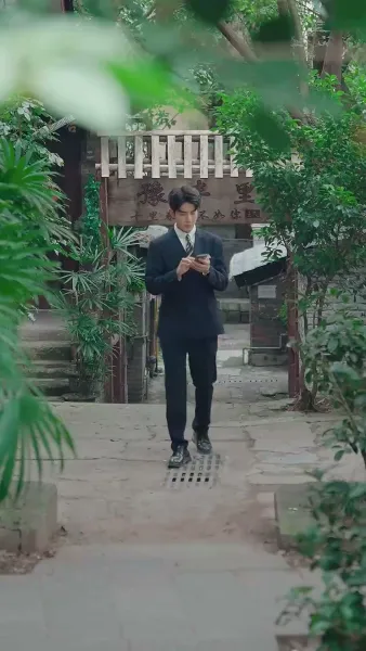 (พากย์เสียง) ความมืดใต้ดวงอาทิตย์