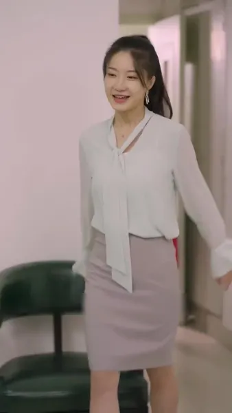 เด็กน้อยที่น่ารัก: แม่ของเธอสวยและสปอร์ต