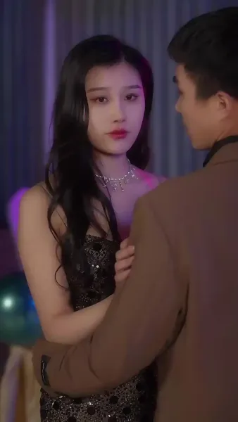 เด็กน้อยที่น่ารัก: แม่ของเธอสวยและสปอร์ต