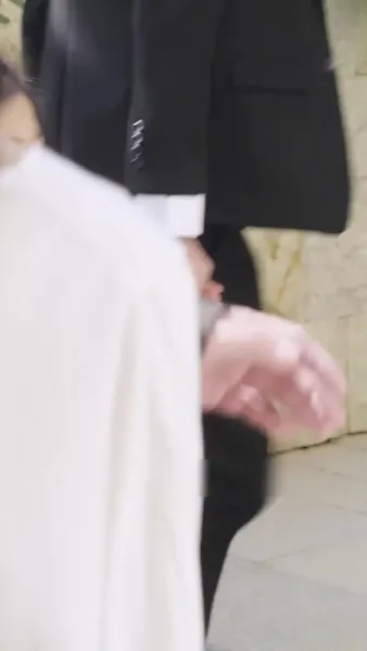 เด็กน้อยที่น่ารัก: แม่ของเธอสวยและสปอร์ต