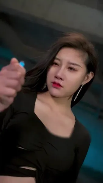 เด็กน้อยที่น่ารัก: แม่ของเธอสวยและสปอร์ต