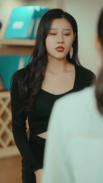 เด็กน้อยที่น่ารัก: แม่ของเธอสวยและสปอร์ต