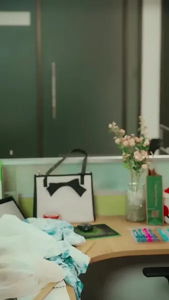 เด็กน้อยที่น่ารัก: แม่ของเธอสวยและสปอร์ต