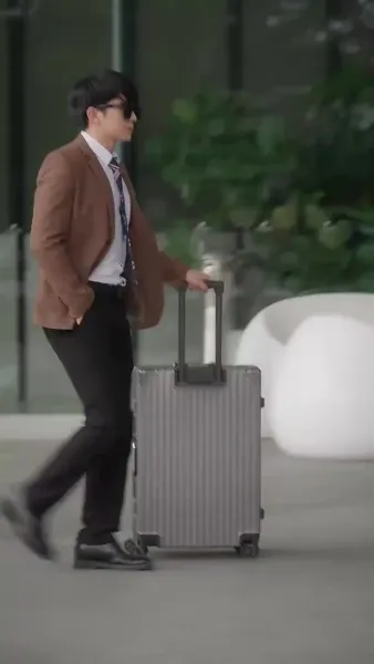 เด็กน้อยที่น่ารัก: แม่ของเธอสวยและสปอร์ต