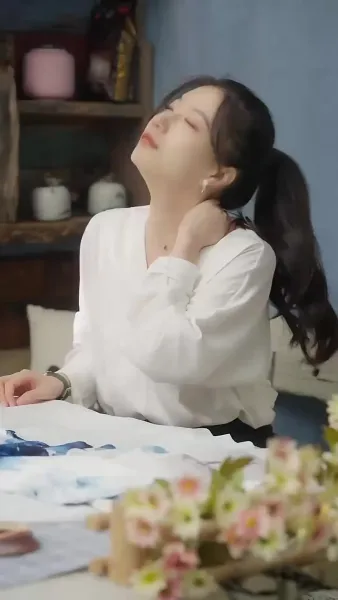 เด็กน้อยที่น่ารัก: แม่ของเธอสวยและสปอร์ต