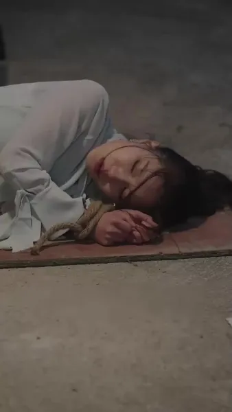 เด็กน้อยที่น่ารัก: แม่ของเธอสวยและสปอร์ต