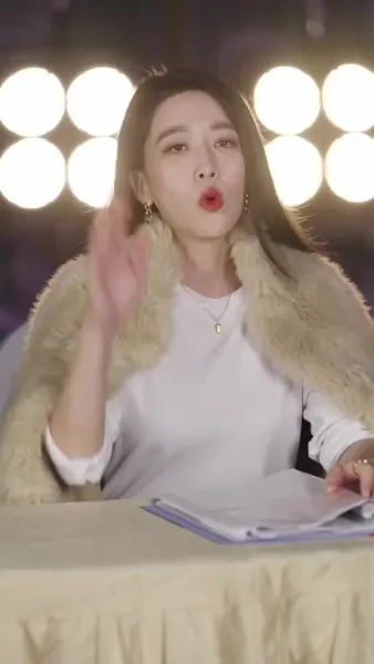 เด็กน้อยที่น่ารัก: แม่ของเธอสวยและสปอร์ต