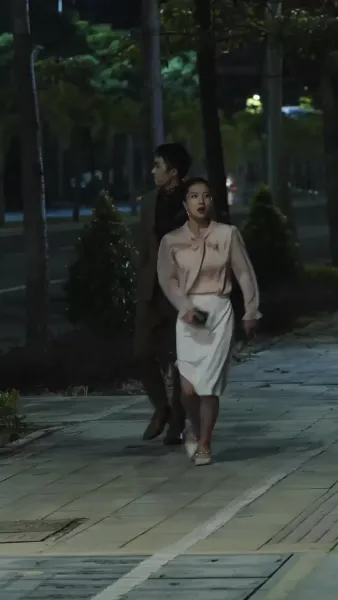 เด็กน้อยที่น่ารัก: แม่ของเธอสวยและสปอร์ต